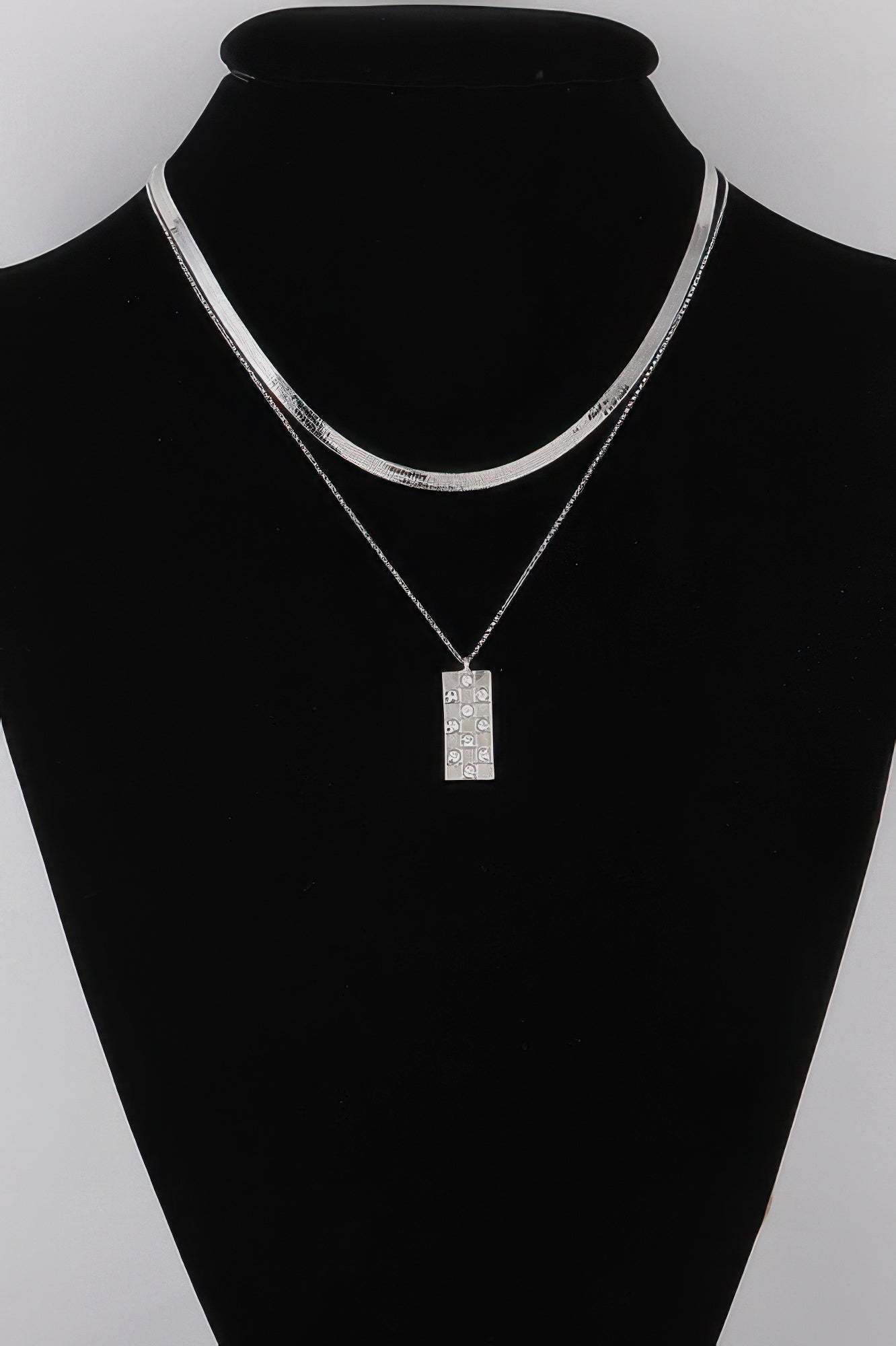 Checkered Jewel Pendant Necklace